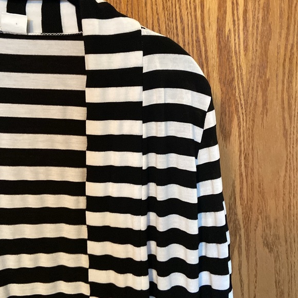 Samier open sweater, size large, black and white striped. - Picture 8 of 10